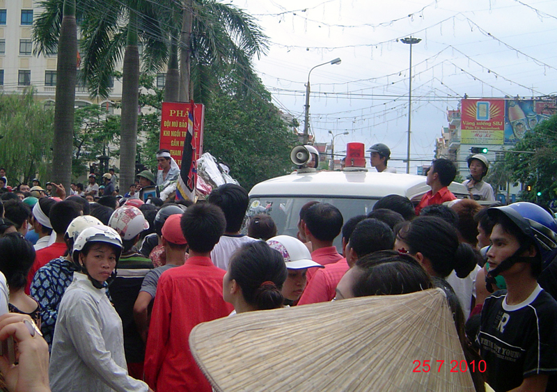 http://vietcatholic.net/pics/100725BGxecoi.jpg