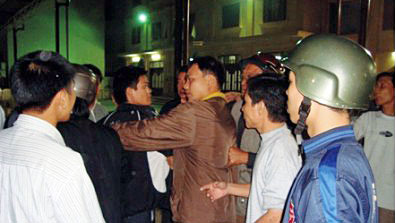 http://www.vietvungvinh.com/VietNam/2008/Images/20081115_Tha-Ha-la-bi-tan-cong/02M.jpg